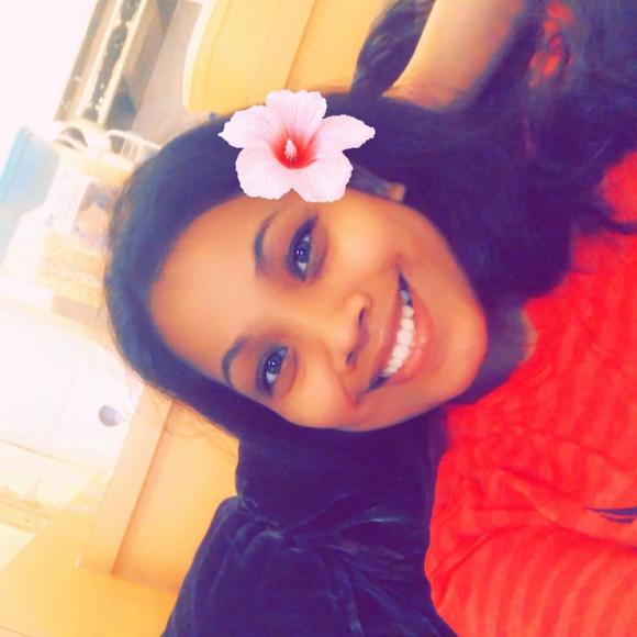 Meet your Posher, Carla - Picture 1 of 1